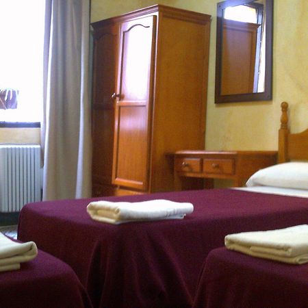 Pension Lisdos Seville Luaran gambar